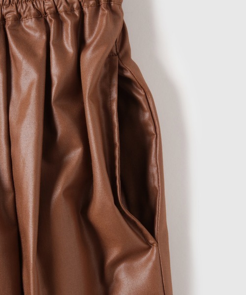 VICKY（ビッキー）の「シアーレザーチョウイージーテーパードパンツ≪手洗い可能≫（その他パンツ・レディース・ブラウン/ブラック・M）」の3枚目の写真