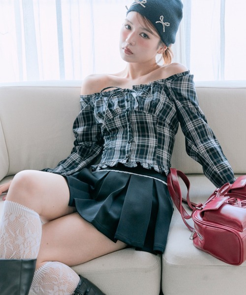 OLIVE des OLIVE（オリーブデオリーブ）の「【360度可愛い/細見え】細見えガーリーブラウス（シャツ/ブラウス・レディース・オフホワイト/ブラック/ブラウン・FREE）」の2枚目の写真