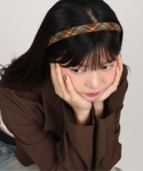 ammy.(エイミードット)の「【 ammy. / エイミードット 】 細 チェック カチューシャ(カチューシャ・レディース・ブラウン系/グリーン系/ブルー系/オレンジ系・FREE)」の4枚目の写真
