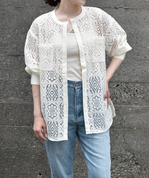 Bleu Bleuet(ブルーブルーエ)の「【ZOZO限定】レーススタンドシャツ(シャツ/ブラウス・レディース・ブラック/オフホワイト・FREE)」の4枚目の写真