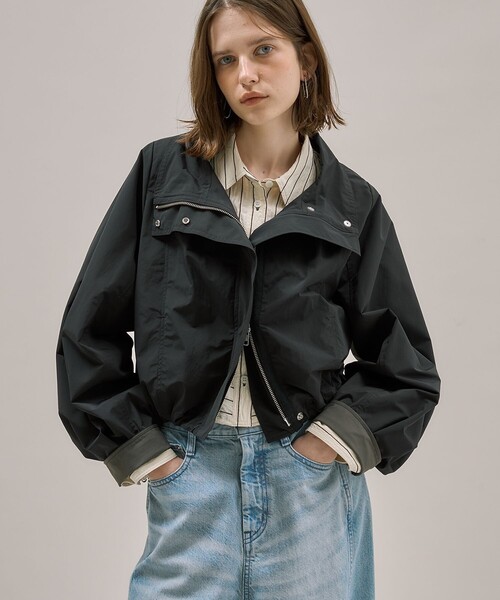 PUBLIC TOKYO(パブリックトウキョウ)の「スタンドカラータックブルゾン(ブルゾン・レディース・ブラック/ホワイト・FREE)」の1枚目の写真