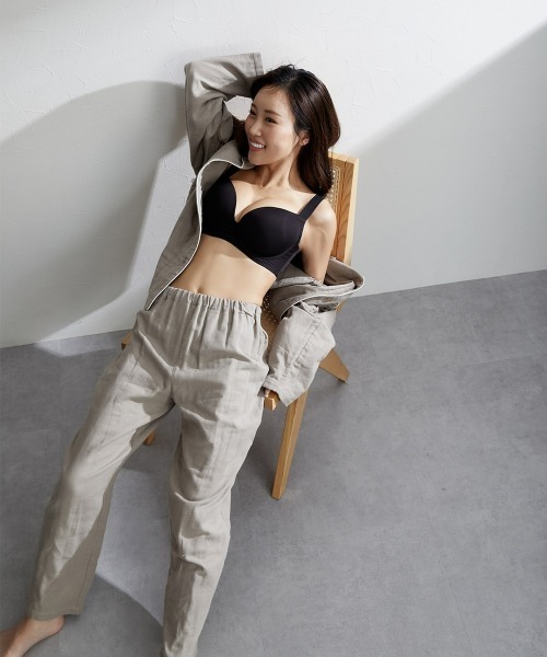 Nissen glamor(ニッセングラマー)の「【大きい胸】シームレス ブラジャー ふにゃんとfit 脇高(D70~F80)(ブラジャー・レディース・ベージュ/ブラック・D70/D75/D80/E75/E80/F75/F80/F70/E70)」の17枚目の写真