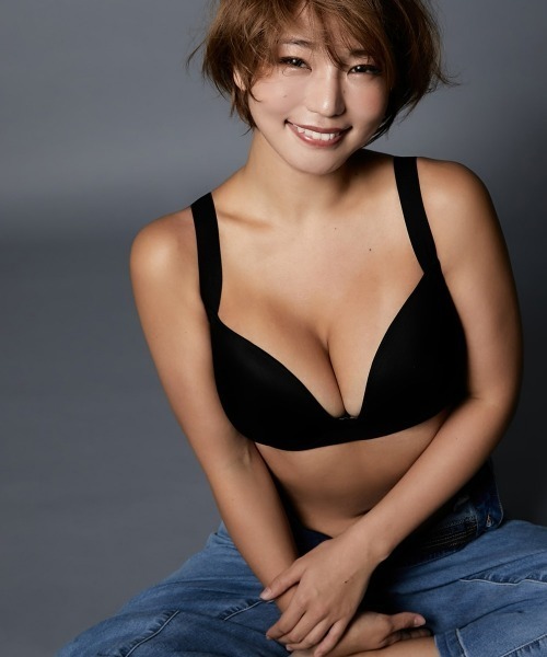 Nissen glamor(ニッセングラマー)の「【大きい胸】シームレス ブラジャー ふにゃんとfit 脇高(D70~F80)(ブラジャー・レディース・ベージュ/ブラック・D70/D75/D80/E75/E80/F75/F80/F70/E70)」の18枚目の写真