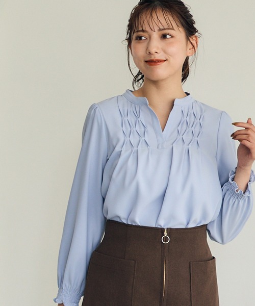 12Twelve Agenda（トゥエルブ　アジェンダ）の「ハンドタックキーネック長袖ブラウス（シャツ/ブラウス・レディース・ネイビー/サックスブルー/オフホワイト・M）」の2枚目の写真