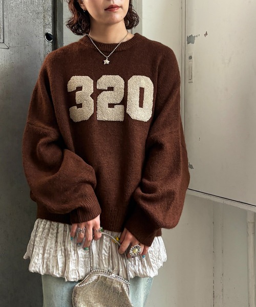 DOUBLE NAME（ダブルネーム）の「さがらワッペンロゴニットプルオーバー（ニット/セーター・レディース・グレー/オフホワイト/ブラウン・FREE）」の3枚目の写真