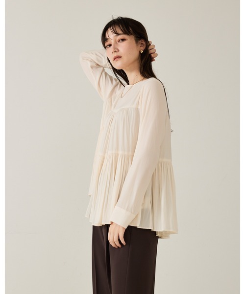 qualite（カリテ）の「エアーフローティアードブラウス/秋服/冬服/オフィスカジュアル（シャツ/ブラウス・レディース・ブラック/オフホワイト・フリー）」の9枚目の写真