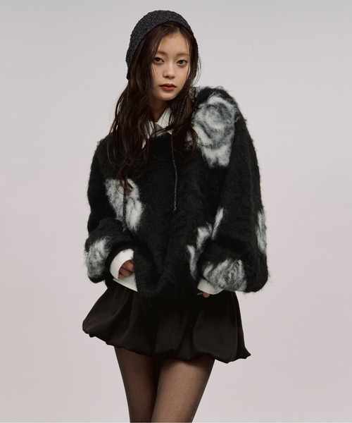 Ezick（エジック）の「rose mix shaggy knit スタッズツキフラワーシャギーニット（ニット/セーター・レディース・ブラック/パープル・FREE）」の10枚目の写真