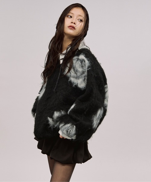 Ezick（エジック）の「rose mix shaggy knit スタッズツキフラワーシャギーニット（ニット/セーター・レディース・ブラック/パープル・FREE）」の12枚目の写真