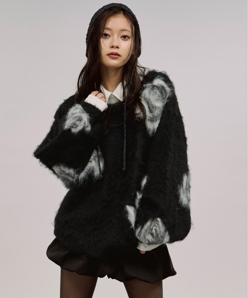 Ezick（エジック）の「rose mix shaggy knit スタッズツキフラワーシャギーニット（ニット/セーター・レディース・ブラック/パープル・FREE）」の9枚目の写真