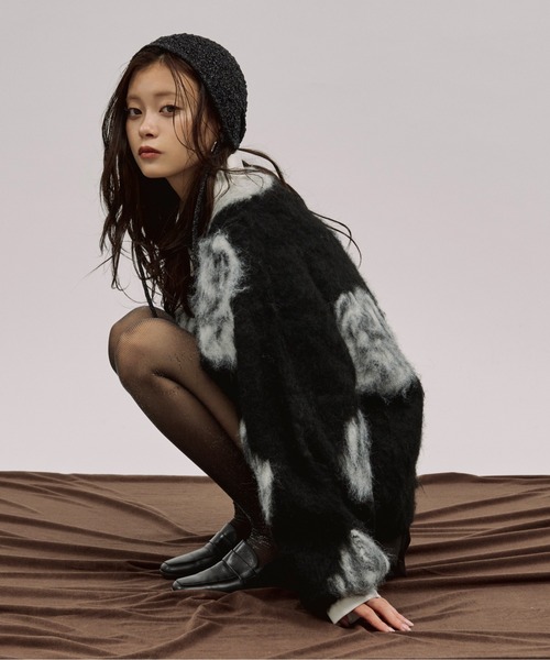 Ezick（エジック）の「rose mix shaggy knit スタッズツキフラワーシャギーニット（ニット/セーター・レディース・ブラック/パープル・FREE）」の14枚目の写真