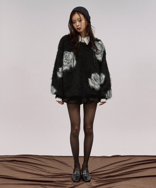 Ezick（エジック）の「rose mix shaggy knit スタッズツキフラワーシャギーニット（ニット/セーター・レディース・ブラック/パープル・FREE）」の17枚目の写真