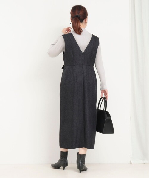 NOLLEY’S(ノーリーズ)の「メランジヘリンボンツィードサイドベルトワンピース(ワンピース・レディース・ライトグレー/チャコールグレー・38)」の6枚目の写真