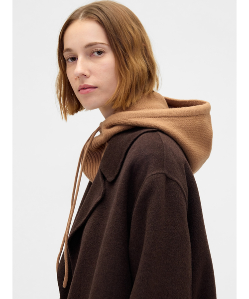 GAP（ギャップ）の「CashSoft カシミヤタッチ ドローコード バラクラバ（ニットキャップ/ビーニー・レディース・ブラウン/キャメル/グリーン/ピンク/レッド/マルチ/アイボリー/ブラック/ブルー・ONE SIZE）」の6枚目の写真