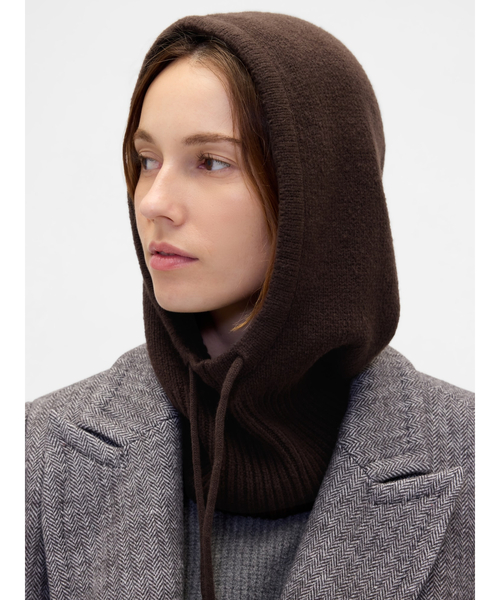 GAP（ギャップ）の「CashSoft カシミヤタッチ ドローコード バラクラバ（ニットキャップ/ビーニー・レディース・ブラウン/キャメル/グリーン/ピンク/レッド/マルチ/アイボリー/ブラック/ブルー・ONE SIZE）」の3枚目の写真