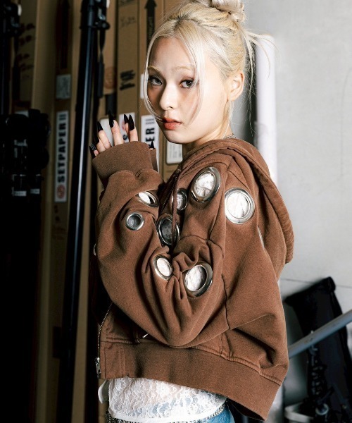 ROYAL FLASH（ロイヤルフラッシュ）の「MITSUKI/ミツキ/EYELET HOODIEＥ（パーカー・レディース・キャメル/ブラック・F）」の2枚目の写真