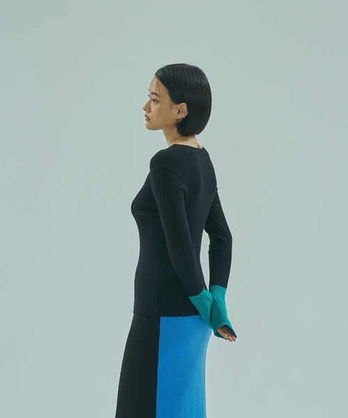 ROSE BUD(ローズバッド)の「BICOLOR RIB KNIT TOP(ニット/セーター・レディース・ブラック/パープル/ライトグレー/ブラウン・ONE SIZE)」の6枚目の写真