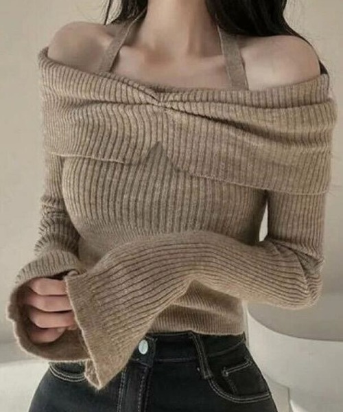 Ada.(エイダ)の「【Mellfy】ホルターネックオフショルダーリブニットトップス(ニット/セーター・レディース・アイボリー/ブラック/ベージュ・FREE)」の3枚目の写真