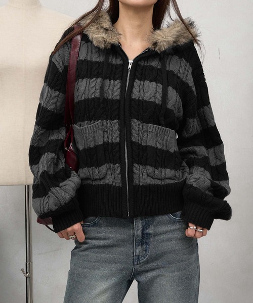 sedacle girl（セダクルガール）の「フェイクファーフード付きユニオンニットパーカー（ニット/セーター・レディース・アイボリー/ブラック/グレー/チャコールグレー/ブラウン・SMALL）」の3枚目の写真