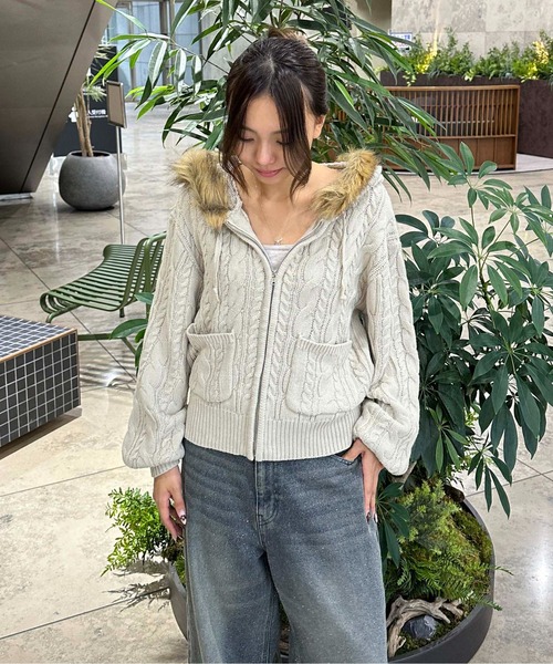 sedacle girl（セダクルガール）の「フェイクファーフード付きユニオンニットパーカー（ニット/セーター・レディース・アイボリー/ブラック/グレー/チャコールグレー/ブラウン・SMALL）」の17枚目の写真