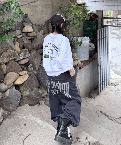 NOMANUAL(NOMANUAL)の「R.V ARCH LOGO T-SHIRT - BLACK(Tシャツ/カットソー・レディース・その他・LARGE/X-LARGE/SMALL/MEDIUM)」の9枚目の写真