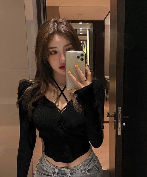 VIBGYOR(ヴィブジョー)の「【EIZZ/アイズ】Vネック クロスストラップ リブニットトップス(ニット/セーター・レディース・ホワイト/ライム/ブラック・FREE)」の9枚目の写真