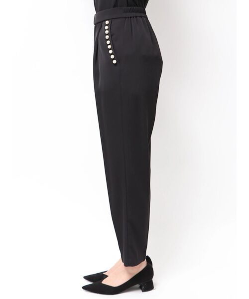 TONAL(トーナル)の「パールテーパードパンツ(その他パンツ・レディース・ブラック/オフホワイト・MEDIUM)」の13枚目の写真