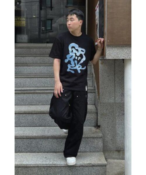 GRAVER（グレーバー）の「[ユニセックス]グラフィティ雲ロゴ半袖Tシャツ_ブラック（Tシャツ/カットソー・レディース・ブラック・LARGE/SMALL/MEDIUM）」の5枚目の写真