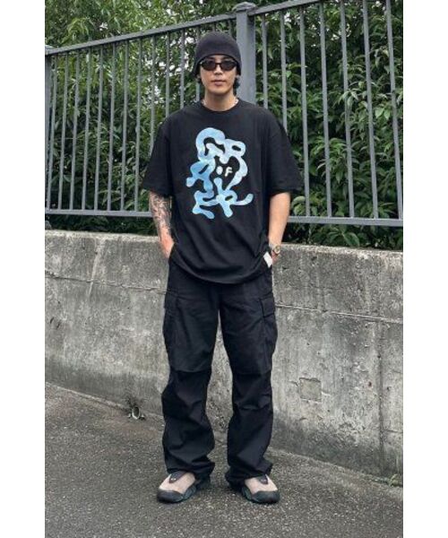 GRAVER（グレーバー）の「[ユニセックス]グラフィティ雲ロゴ半袖Tシャツ_ブラック（Tシャツ/カットソー・レディース・ブラック・LARGE/SMALL/MEDIUM）」の8枚目の写真