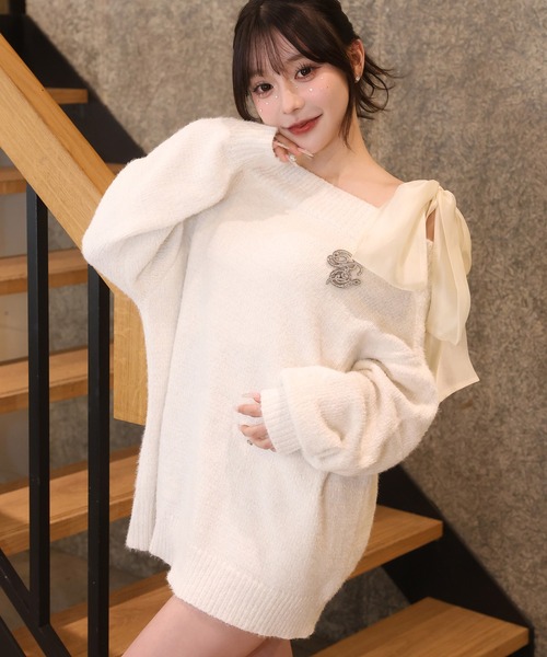 one after another NICE CLAUP(ワンアフターアナザーナイスクラップ)の「ブローチ付きモールミニワンピース(ニット/セーター・レディース・ピンク/レッド/アイボリー/サックスブルー/チャコールグレー・FREE)」の2枚目の写真