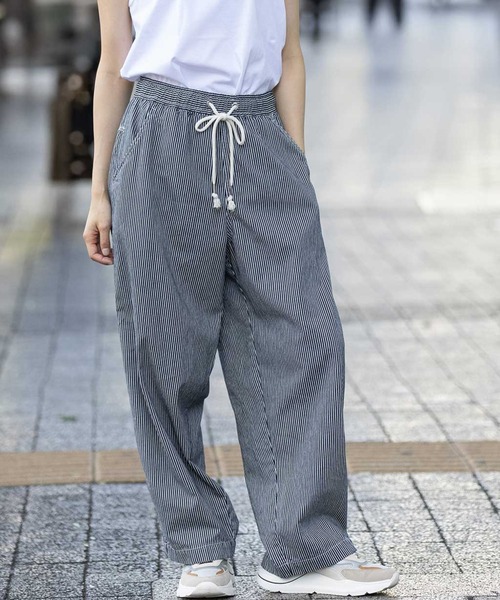 Munich（ミューニック）の「ホワイトデニム＆ヒッコリー ワイドイージーパンツ（デニムパンツ・レディース・ホワイト/オフホワイト/ネイビー・M/S）」の3枚目の写真