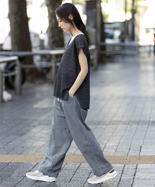 Munich（ミューニック）の「ホワイトデニム＆ヒッコリー ワイドイージーパンツ（デニムパンツ・レディース・ホワイト/オフホワイト/ネイビー・M/S）」の11枚目の写真