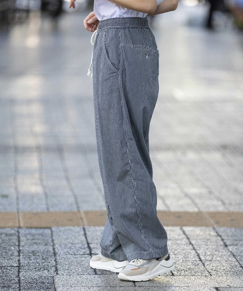 Munich（ミューニック）の「ホワイトデニム＆ヒッコリー ワイドイージーパンツ（デニムパンツ・レディース・ホワイト/オフホワイト/ネイビー・M/S）」の5枚目の写真