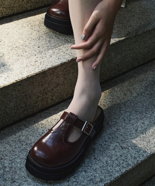 Ameri(アメリ)の「BROGUE SLIDE LOAFER(ローファー・レディース・ブラウン/アイボリー/ブラック・SMALL/MEDIUM/LARGE)」の21枚目の写真