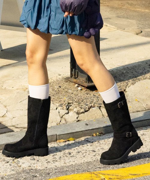 CESTI(セスティ)の「バックルディテールバイカーハーフブーツ(ブラック)(ブーツ・レディース・ブラック・22.5cm/23.5cm/24cm/24.5cm/25cm)」の6枚目の写真