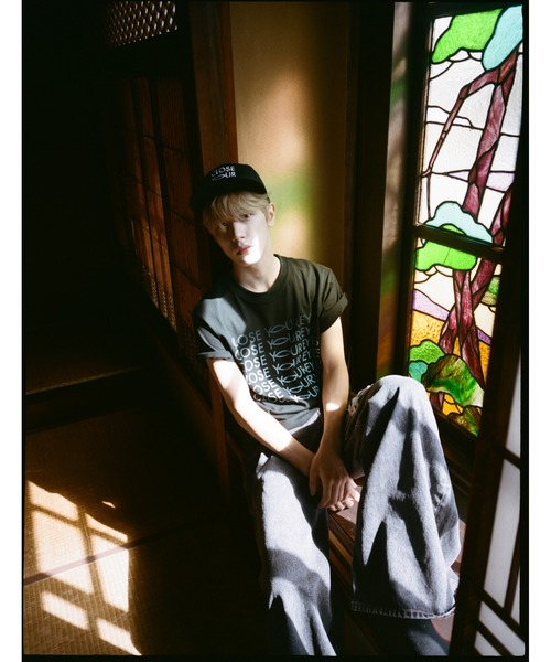 ZOZOVILLA(ゾゾヴィラ)の「CLOSE YOUR EYES × ZOZOTOWN Gradient Logo T-Shirt(Tシャツ/カットソー・メンズ・ホワイト/ブラック・SMALL/MEDIUM/LARGE/X-LARGE)」の8枚目の写真