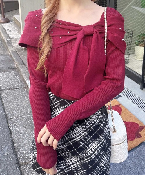 INGNI（イング）の「ビジュー2Wayオフショルニット（ニット/セーター・レディース・オフホワイト/ブラック×ブラック/ブラック×ホワイト/ボルドー・M）」の4枚目の写真