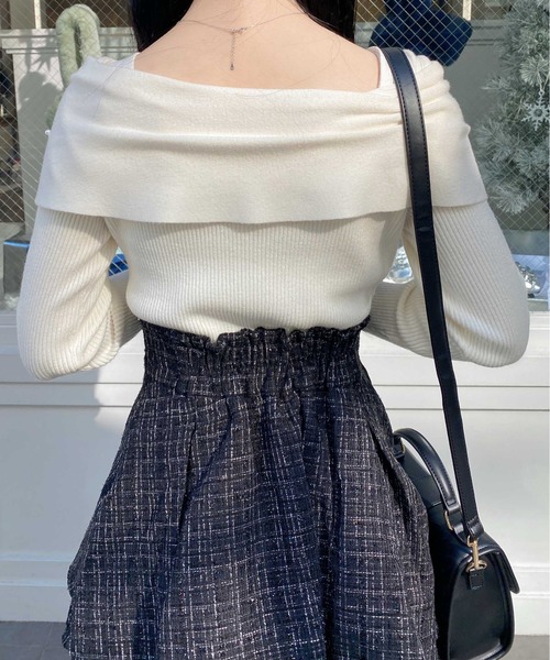 INGNI（イング）の「ビジュー2Wayオフショルニット（ニット/セーター・レディース・オフホワイト/ブラック×ブラック/ブラック×ホワイト/ボルドー・M）」の9枚目の写真