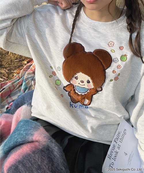 AS KNOW AS plus(アズノゥアズプラス)の「♪アクリルキーホルダー付き モンチッチフレンズスウェットプルオーバー【 Monchhichi / モンチッチ 】(スウェット・レディース・チャコールグレー/アイボリー/オートミール/ダークグリーン・FREE)」の4枚目の写真