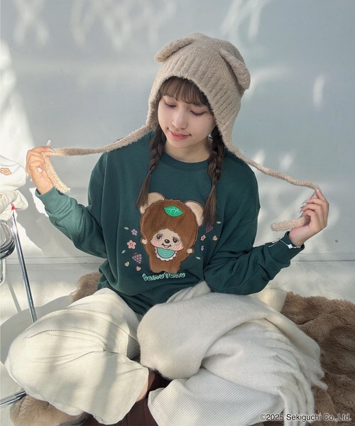 AS KNOW AS plus(アズノゥアズプラス)の「♪アクリルキーホルダー付き モンチッチフレンズスウェットプルオーバー【 Monchhichi / モンチッチ 】(スウェット・レディース・チャコールグレー/アイボリー/オートミール/ダークグリーン・FREE)」の7枚目の写真