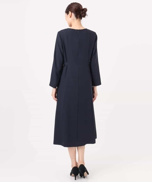 MK MICHEL KLEIN（エムケーミッシェルクラン）の「サテンジョーゼット サイドベルトワンピース/洗える（ワンピース・レディース・ネイビー/ブルー・38）」の13枚目の写真