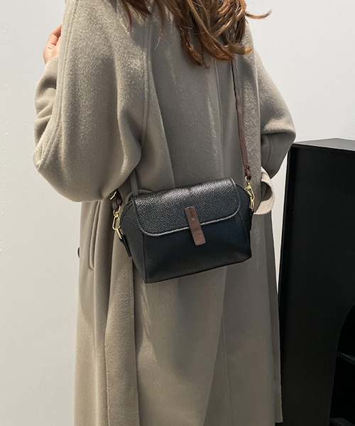 VIBGYOR(ヴィブジョー)の「urbanfemine./シンプル 合成皮革 ショルダーバッグ U7600(ショルダーバッグ・レディース・ホワイト/その他1/ベージュ/ブルー/ブラック・FREE)」の1枚目の写真