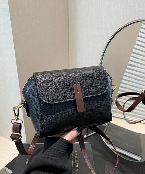 VIBGYOR(ヴィブジョー)の「urbanfemine./シンプル 合成皮革 ショルダーバッグ U7600(ショルダーバッグ・レディース・ホワイト/その他1/ベージュ/ブルー/ブラック・FREE)」の17枚目の写真