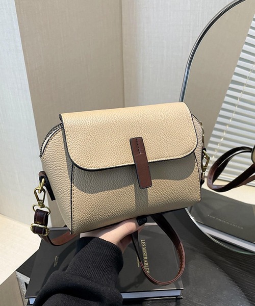 VIBGYOR(ヴィブジョー)の「urbanfemine./シンプル 合成皮革 ショルダーバッグ U7600(ショルダーバッグ・レディース・ホワイト/その他1/ベージュ/ブルー/ブラック・FREE)」の20枚目の写真