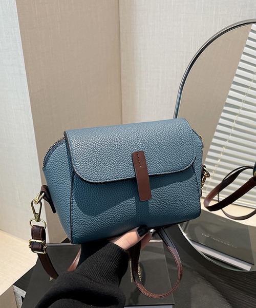 VIBGYOR(ヴィブジョー)の「urbanfemine./シンプル 合成皮革 ショルダーバッグ U7600(ショルダーバッグ・レディース・ホワイト/その他1/ベージュ/ブルー/ブラック・FREE)」の6枚目の写真