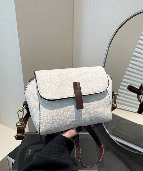 VIBGYOR(ヴィブジョー)の「urbanfemine./シンプル 合成皮革 ショルダーバッグ U7600(ショルダーバッグ・レディース・ホワイト/その他1/ベージュ/ブルー/ブラック・FREE)」の9枚目の写真