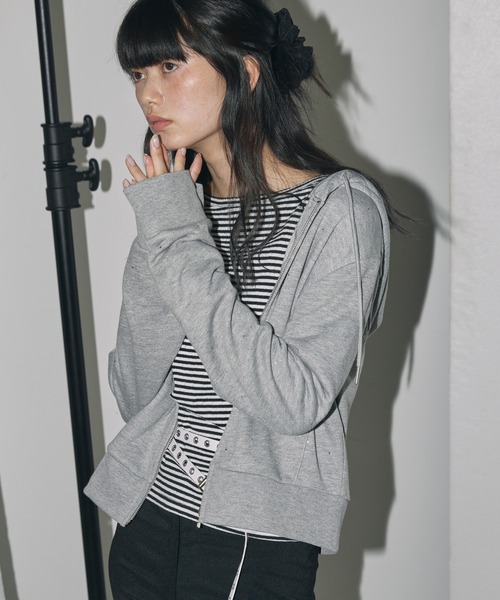 Unblend(アンブレンド)の「【Unblend】ラメ裏毛 ショート丈 ジップパーカー<セットアップ対応>(パーカー・レディース・ブラック/杢グレー/ブラウン・FREE)」の5枚目の写真