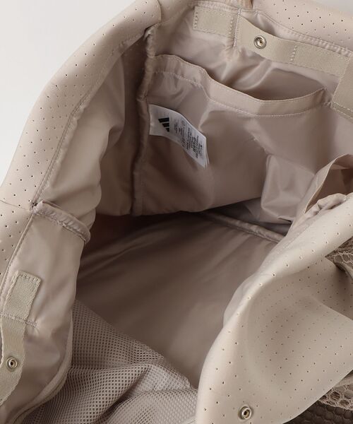 adidas（アディダス）の「マストハブ トートバッグ シーズナル / アディダス adidas（トートバッグ・メンズ・ブラック/ベージュ・FREE）」の15枚目の写真