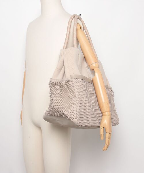 adidas（アディダス）の「マストハブ トートバッグ シーズナル / アディダス adidas（トートバッグ・メンズ・ブラック/ベージュ・FREE）」の16枚目の写真