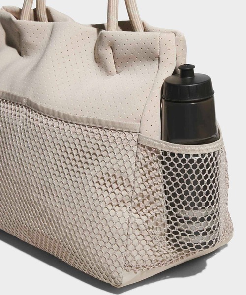 adidas（アディダス）の「マストハブ トートバッグ シーズナル / アディダス adidas（トートバッグ・メンズ・ブラック/ベージュ・FREE）」の11枚目の写真