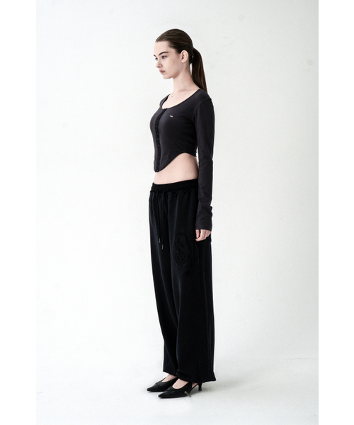 SYNERJYN(シナジン)の「TAPE CUTTING LONG SLEEVE CHARCOAL(Tシャツ/カットソー・レディース・その他・ONE SIZE)」の2枚目の写真